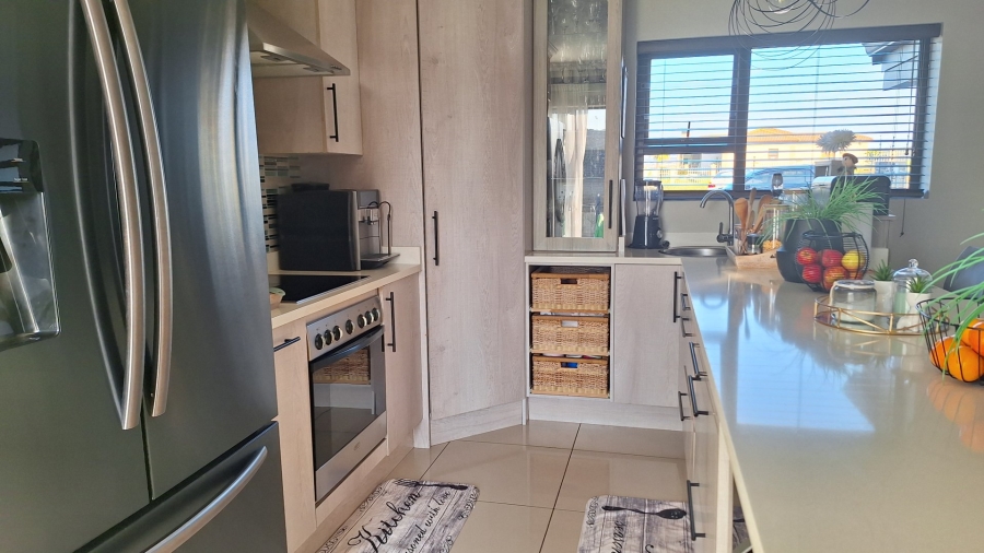 4 Bedroom Property for Sale in Island View Western Cape